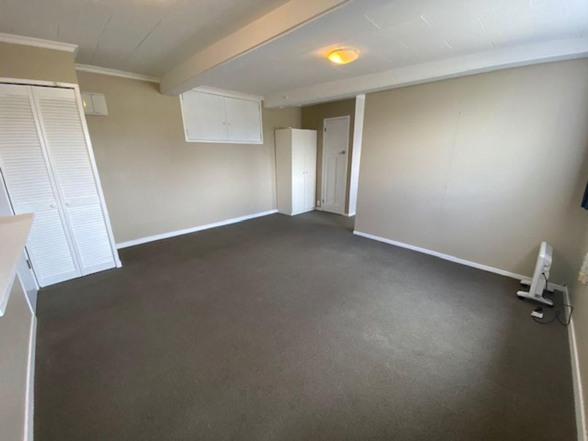EXCEPTIONALLY PRESENTED ONE BRM FLAT: - Vista 4