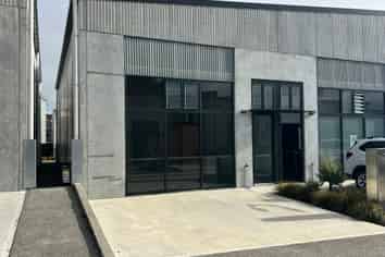 Affordable Multi Use Unit - Glass Frontage