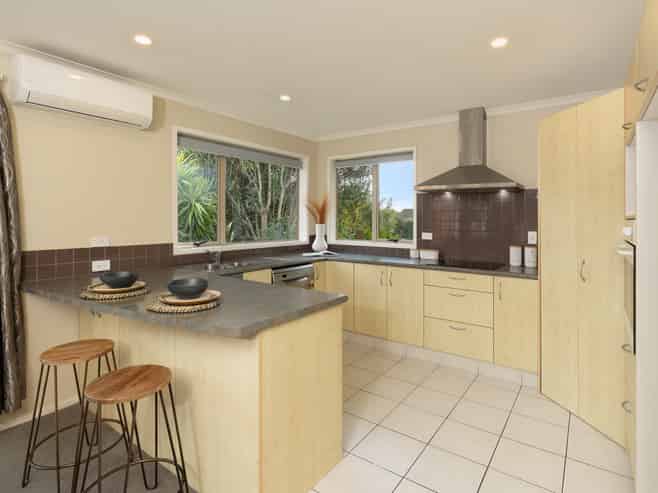 16 Gracefield Street, Wakatu