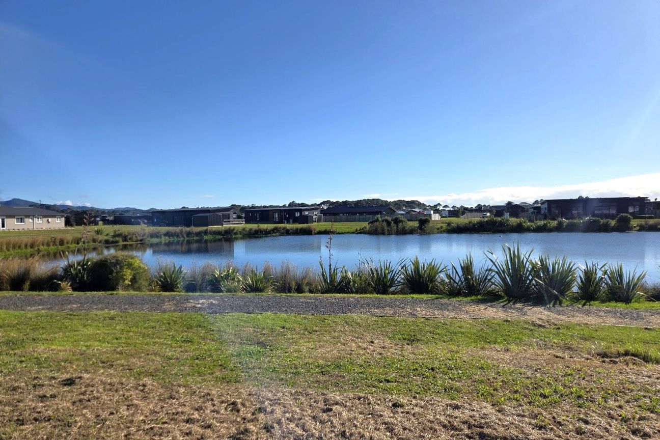 Premium Lake & Reserve Front Opportunity - Altro