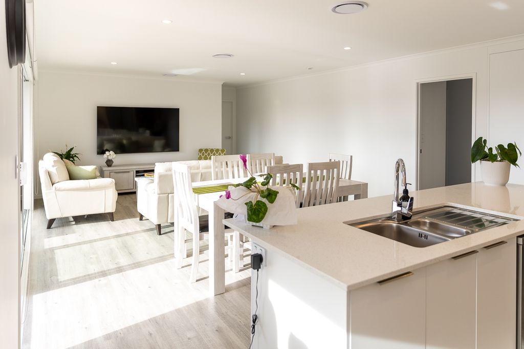 Premium Home & Income on Large Milldale Section 5