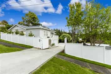 12 Moore Street, Hillcrest