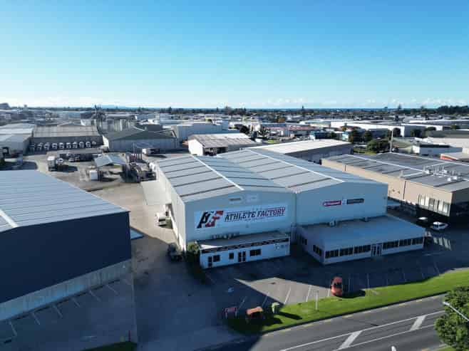 Road-Front Industrial Warehouse 
