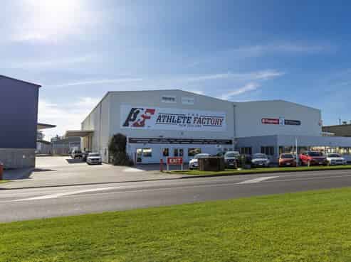 Road-Front Industrial Warehouse