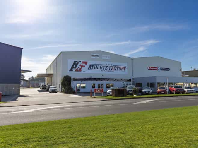 Road-Front Industrial Warehouse 