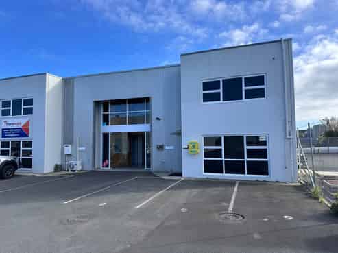 Quality Offices/Showroom with Warehouse