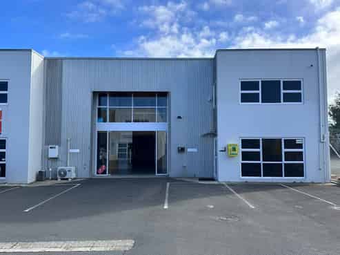 Quality Offices/Showroom with Warehouse