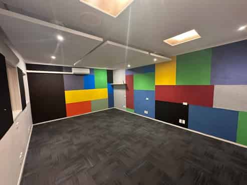 Quality Offices/Showroom with Warehouse