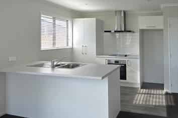 10 Hope Drive, Lincoln