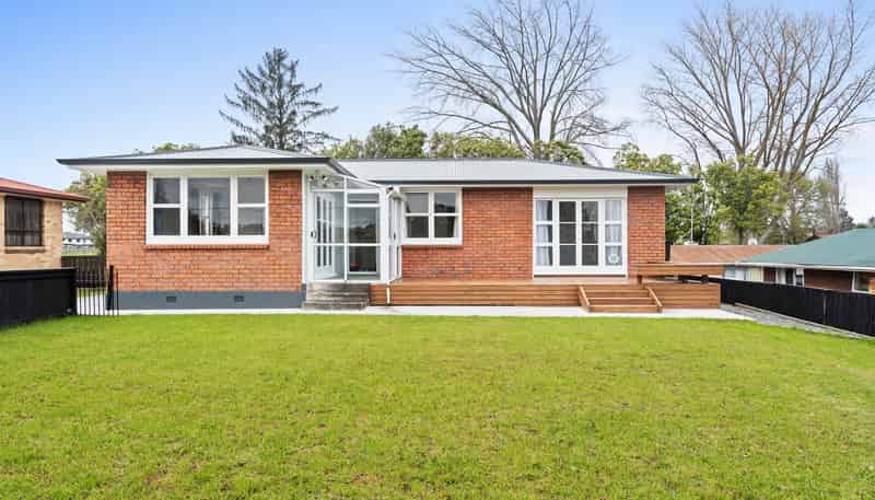 46 Bruce Avenue, Glenview