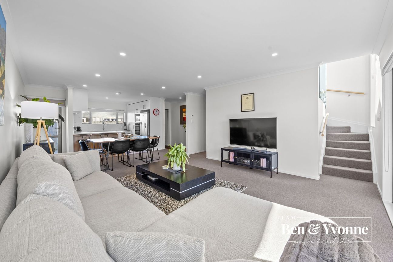 Light-Filled Luxury with Commuter Convenience - Vista 6