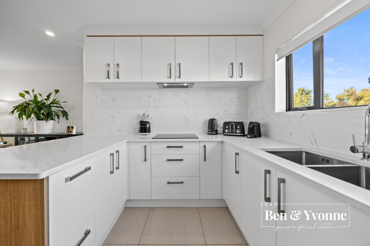 Light-Filled Luxury with Commuter Convenience - Vista 3