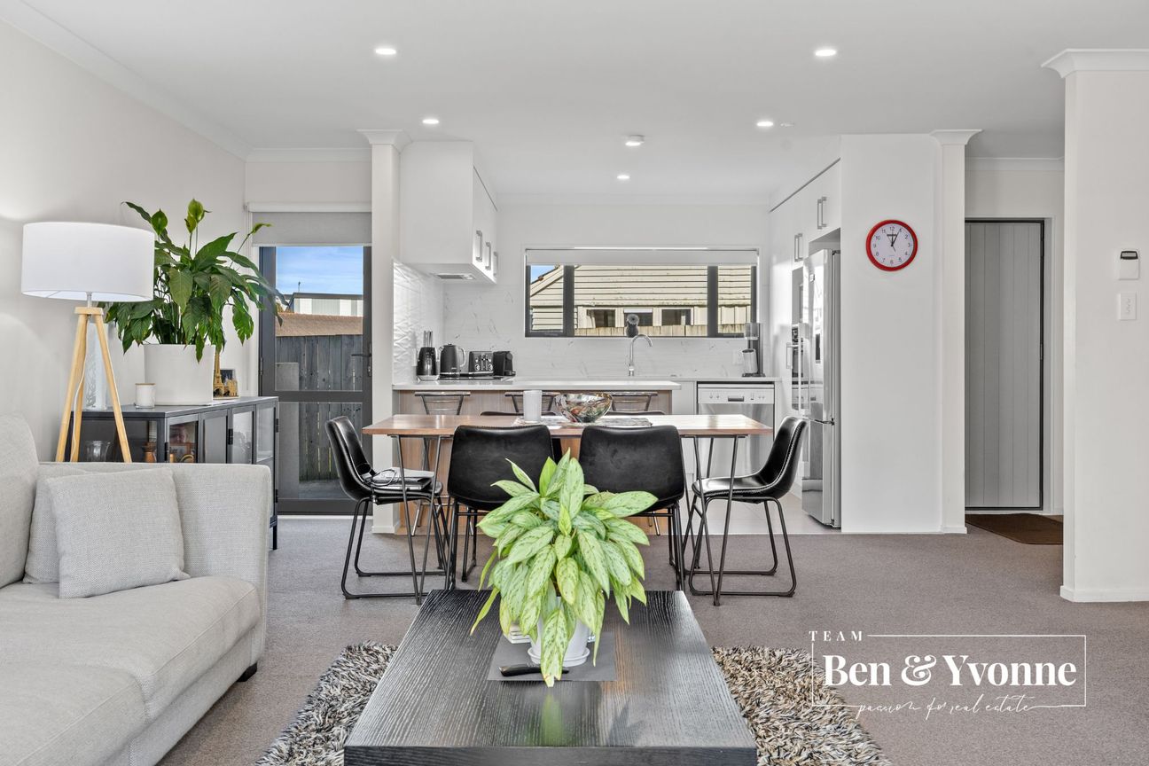Light-Filled Luxury with Commuter Convenience - Vista 2