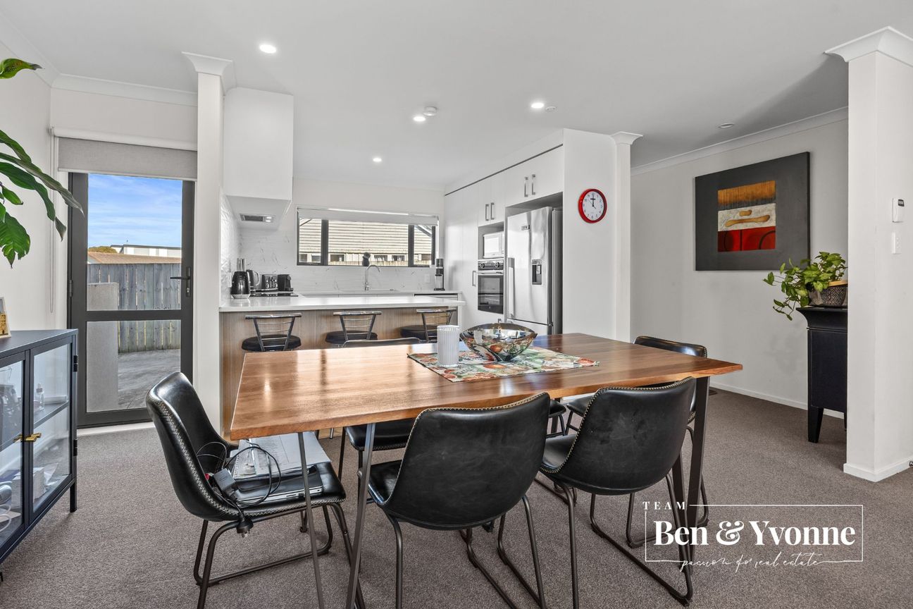 Light-Filled Luxury with Commuter Convenience - Vista 5