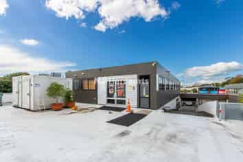 Browns Bay F&B Opportunity