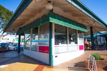 Boutique Retail Opportunity - Mairangi Bay 