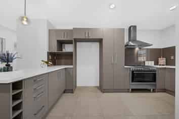 28  Arranmore Drive, Flat Bush