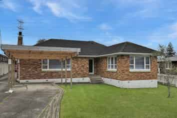 1/2 Vera Road, Te Atatu South