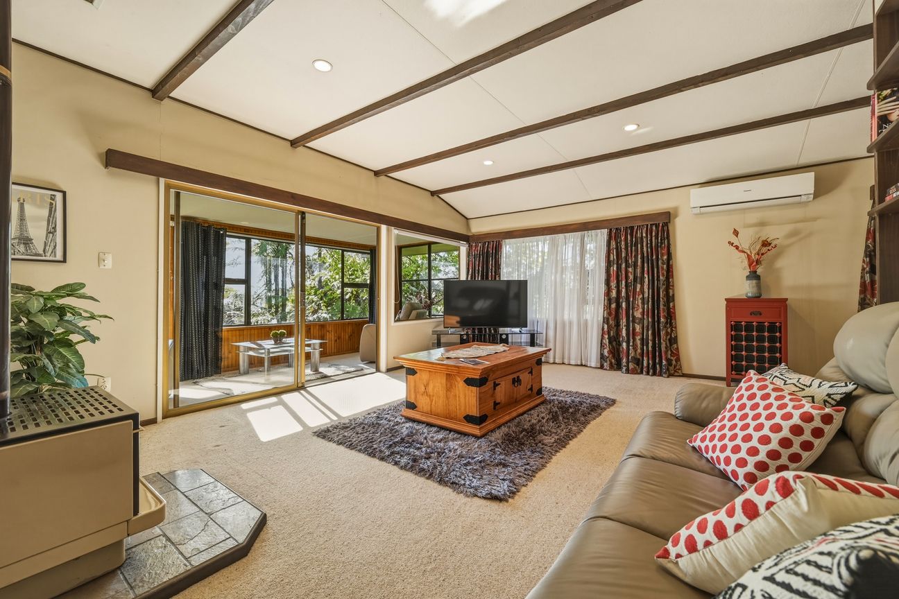 Deceased Estate -Spacious Family Home Must Be Sold - Vista 3
