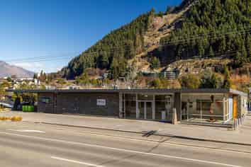 Large Format Retail or Showroom