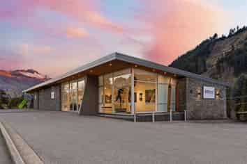 Large Format Retail or Showroom