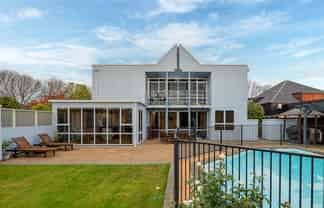 74 Regency Crescent, Redwood
