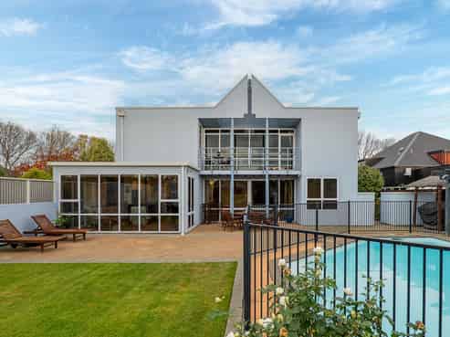 74 Regency Crescent, Redwood