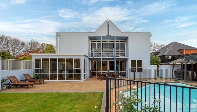 74 Regency Crescent, Redwood