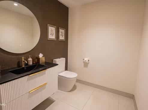 FOR SALE: Turnkey Elegance & Maximum Exposure