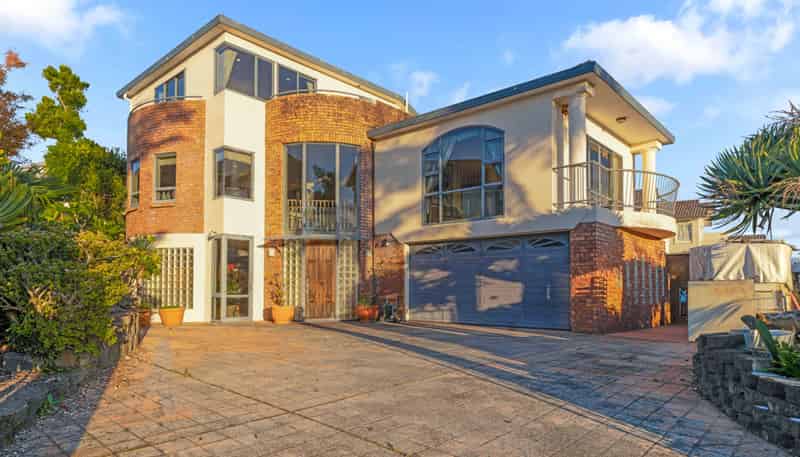 18 Ribbonwood Crescent, Goodwood Heights
