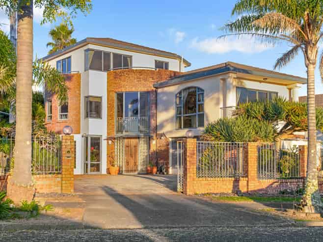 18 Ribbonwood Crescent, Goodwood Heights