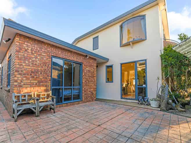 18 Ribbonwood Crescent, Goodwood Heights