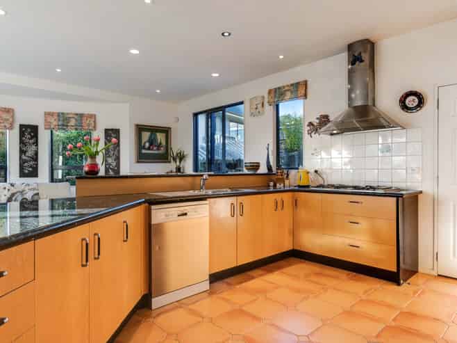 18 Ribbonwood Crescent, Goodwood Heights