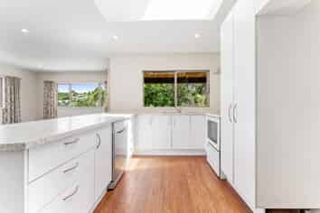 52b D'Oyly Drive, Stanmore Bay