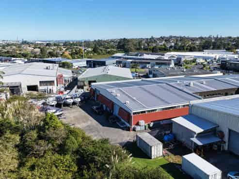 Industrial facility with 750sqm yard