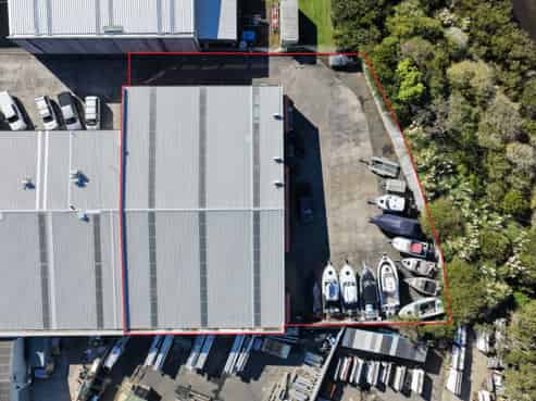 Industrial facility with 750sqm yard
