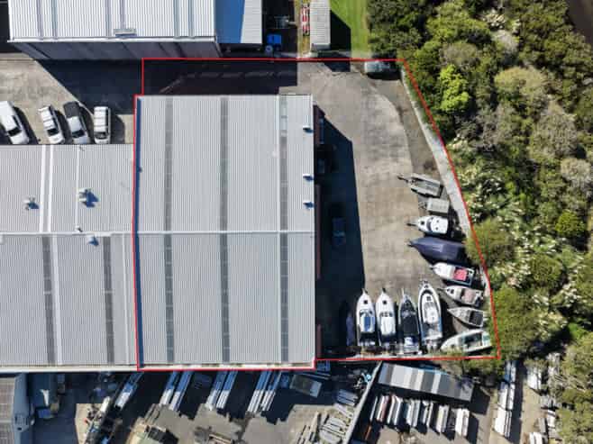 Industrial facility with 750sqm yard