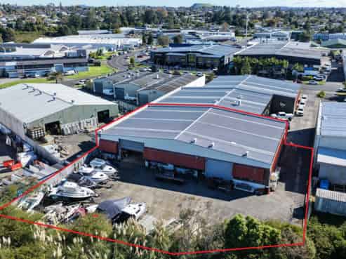 Industrial facility with 750sqm yard