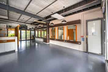 RETAIL SHOP WITHIN VIBRANT ROSEDALE COMPLEX
