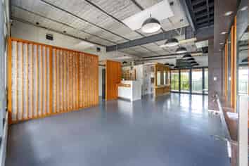 RETAIL SHOP WITHIN VIBRANT ROSEDALE COMPLEX
