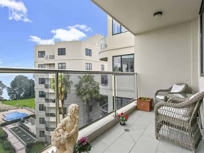 4a/171 Hurstmere Road, Takapuna