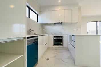 82A Eversleigh Road, Belmont