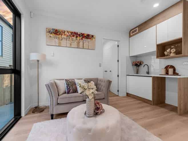 130 McQuoids Road, Flat Bush