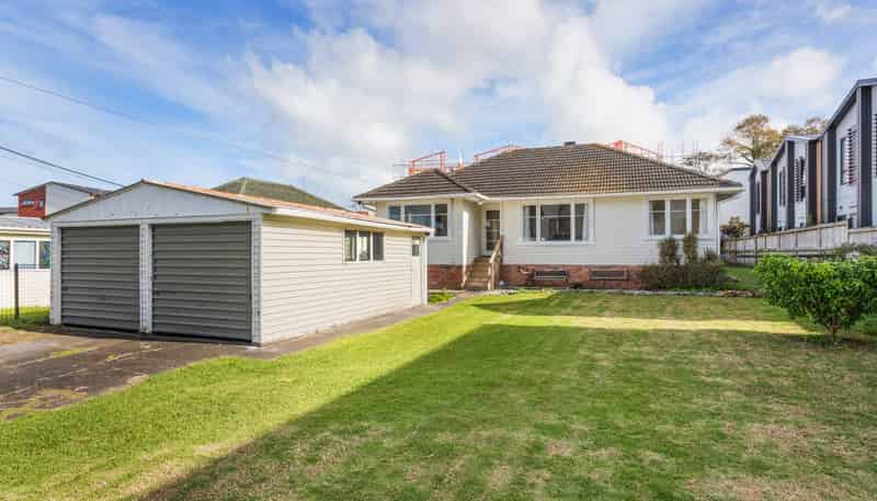 1 Beach Road, Te Atatu Peninsula