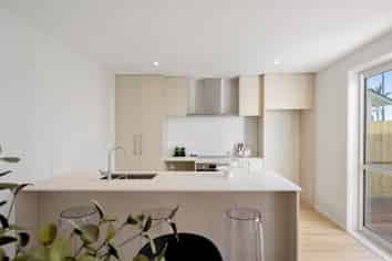 2/372 Lake Road, Takapuna