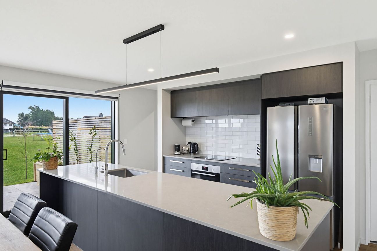 Near new, home with a view!! - Vista 4