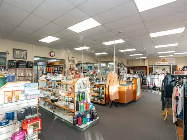 HIGH PROFILE CBD COMMERCIAL OPPORTUNITY