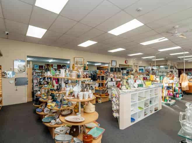HIGH PROFILE CBD COMMERCIAL OPPORTUNITY