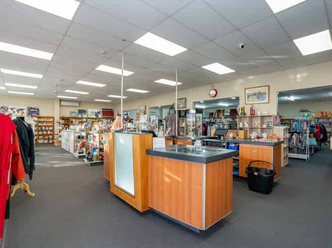 HIGH PROFILE CBD COMMERCIAL OPPORTUNITY