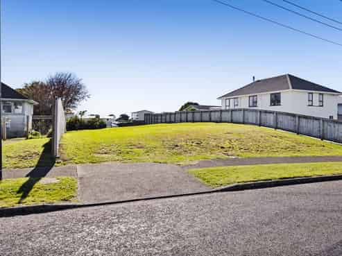 11 Banks Street, Marfell